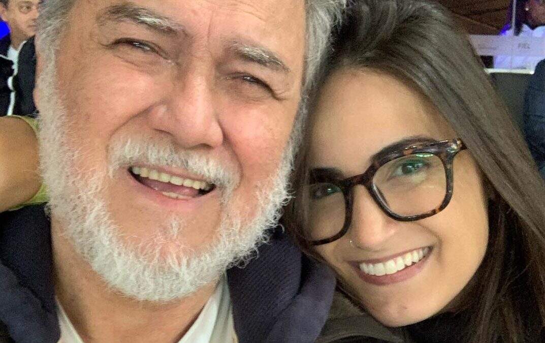 Mari Palma leva pai deficiente visual no estádio de futebol após 20 anos: “Olhos cheios de lágrima” - Metropolitana FM