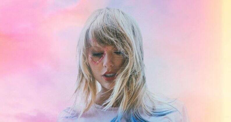Taylor Swift estreia todas as músicas de “Lover” em parada de plataforma de streaming - Metropolitana FM