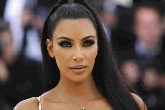 Kim Kardashian revela que faz xixi em si mesma em premiações - Metropolitana FM