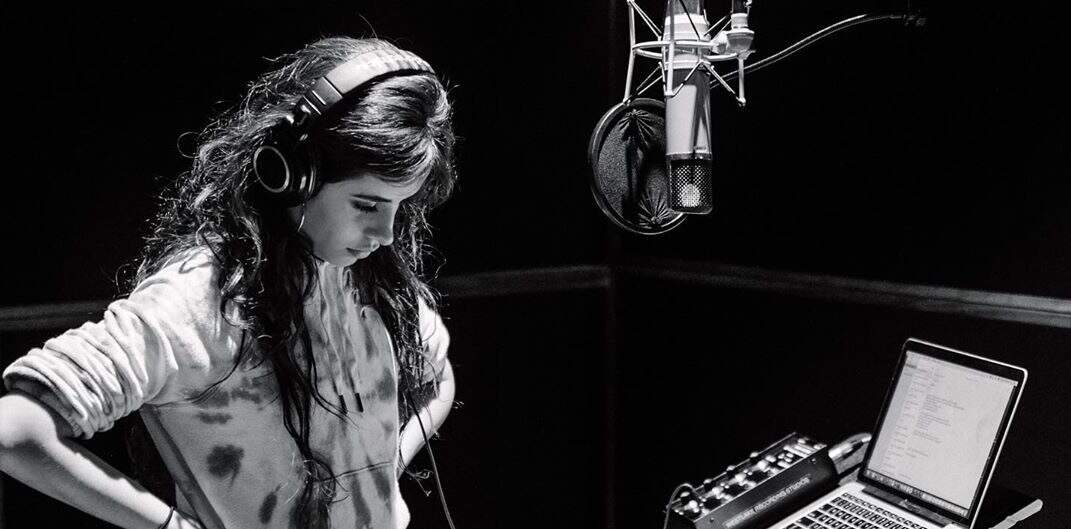 Camila Cabello revela que seu novo álbum está pronto: “Romance” - Metropolitana FM