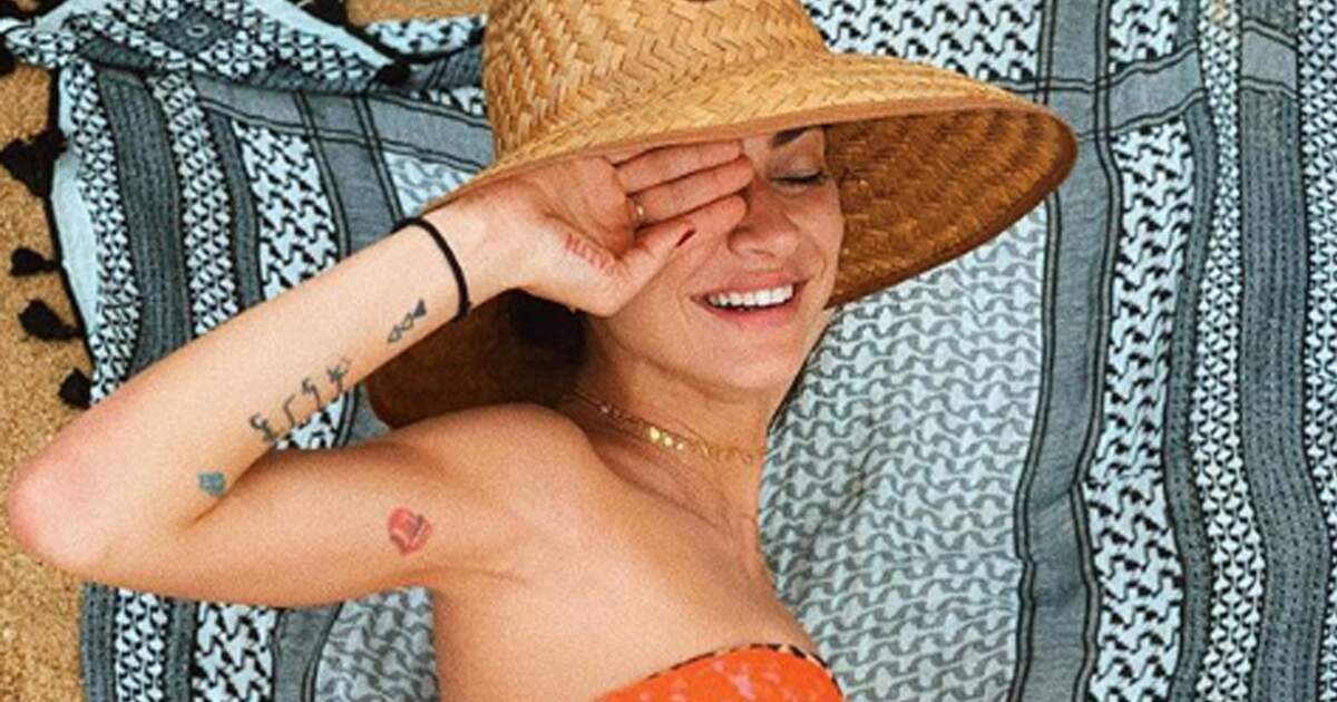 Thaila Ayala exibe shape fitness em clique de férias: “Praiana ela”