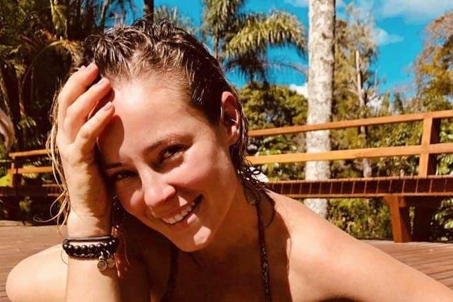 Paolla Oliveira posa em rede e fãs elogiam: “Isso que é férias”