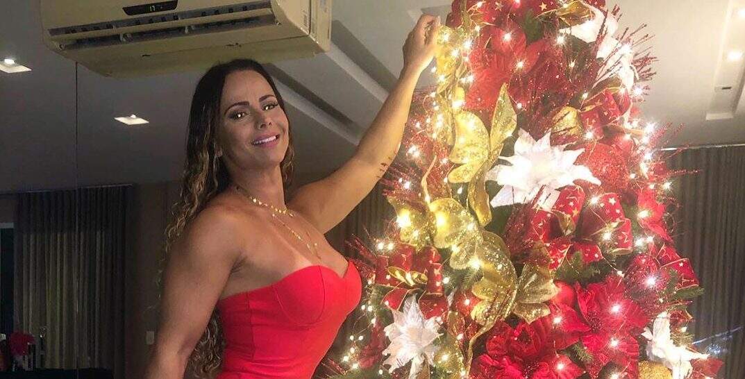 Viviane Araújo esbanja saúde em dia de piscina - Metropolitana FM