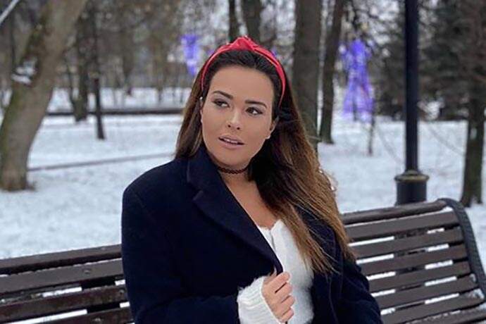 Geisy Arruda aposta em mini saia para encarar o frio da Rússia - Metropolitana FM