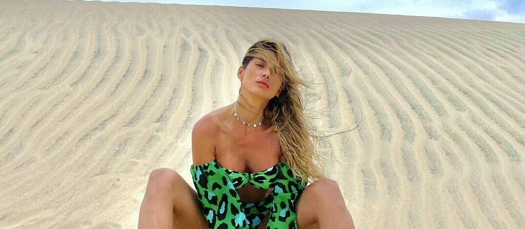 Lívia Andrade relembra férias com foto nas dunas: “Aquela saudade”