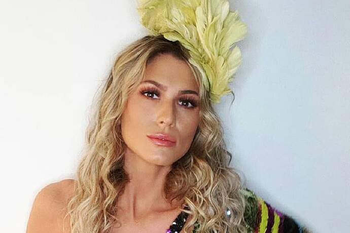 Lívia Andrade surge com roupa deslumbrante no Instagram: “Muita cor por aqui!” - Metropolitana FM