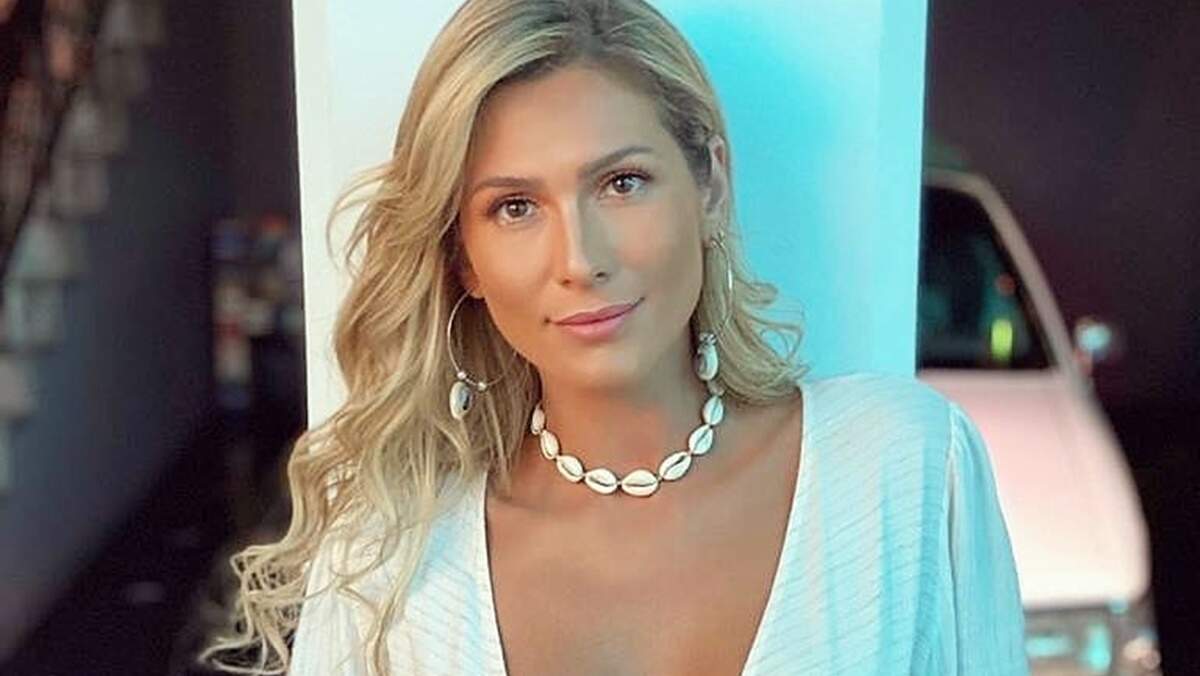 Lívia Andrade exibe look carnavalesco e ostenta boa forma: “Uma deusa!” - Metropolitana FM