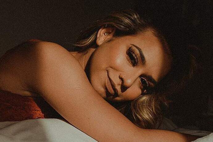 Affair de Anitta, Ohana Lefundes manda recado no aniversário da cantora - Metropolitana FM
