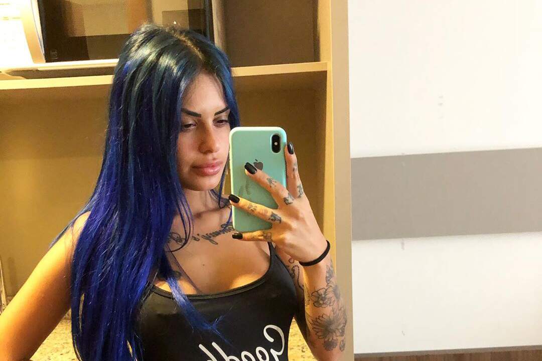 Tati Zaqui exibe novos cabelos e impressiona seguidores: “Vampira tá diferente” - Metropolitana FM