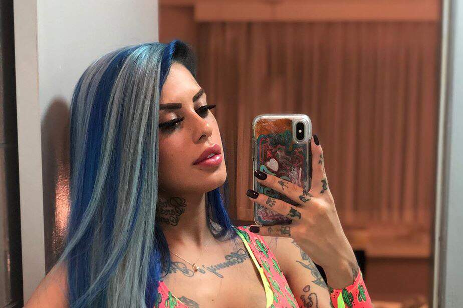 Tati Zaqui faz selfie ousada no espelho e encanta fãs ao exibir shape natural - Metropolitana FM