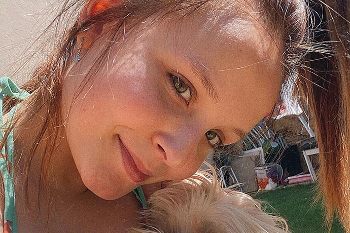 Larissa Manoela posa com seus cachorros e encanta: “Tem coisa melhor?” - Metropolitana FM