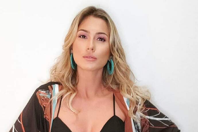 Lívia Andrade mostra look escolhido por fãs e impressiona: “Ela é uma obra de arte” - Metropolitana FM