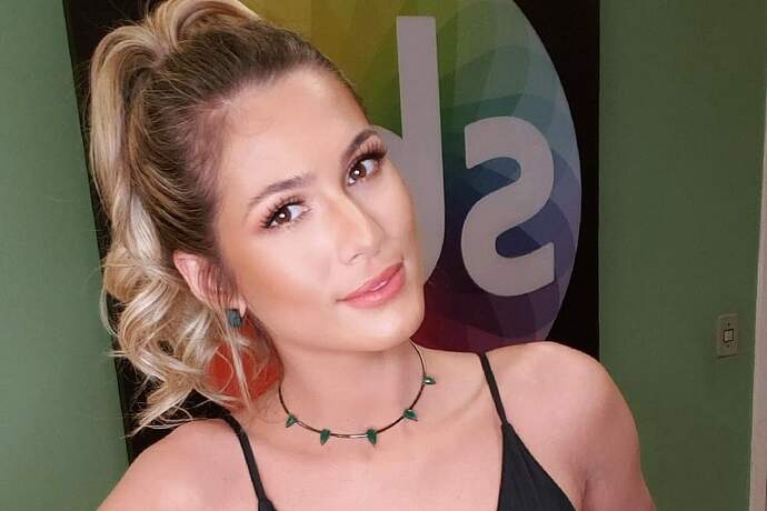 Lívia Andrade faz desabafo emocionante no Instagram: “Aceitação e resiliência” - Metropolitana FM