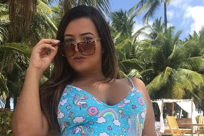 Geisy Arruda aposta em maiô com estampa divertida e curte a praia: “Ela é um espetáculo” - Metropolitana FM