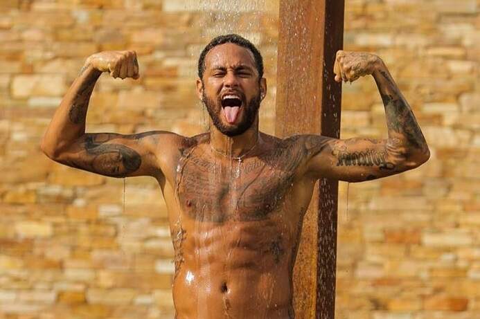 Neymar posta foto com violão e brinca: “Live acústica?” - Metropolitana FM