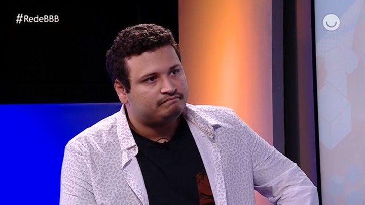 BBB20: Victor Hugo deixa live chorando após ataques de haters - Metropolitana FM