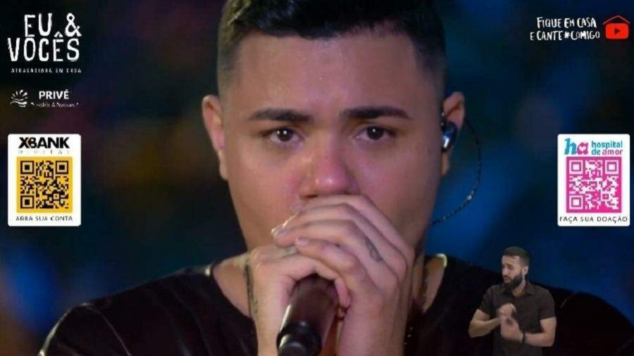 Em live, Felipe Araújo xinga Conar e chora por seu irmão - Metropolitana FM