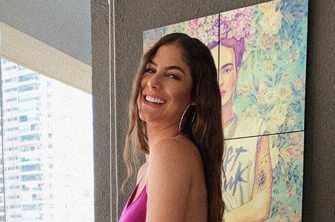 Mari Gonzalez posa com vestido deslumbrante e seguidores ficam apaixonados - Metropolitana FM