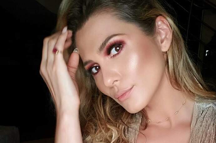 Lívia Andrade esbanja saúde em sequência de cliques impressionantes - Metropolitana FM