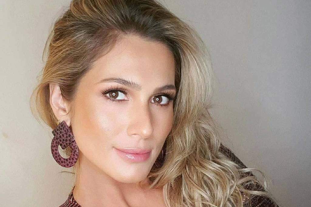 Lívia Andrade exibe look de ensaio e divide opiniões na web - Metropolitana FM
