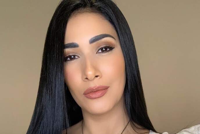 Simaria posta sequência de selfies deslumbrantes e quebra internet - Metropolitana FM