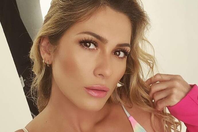Lívia Andrade dá boa noite aos seguidores com selfie deslumbrante: “Perfeita” - Metropolitana FM