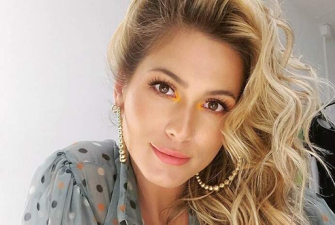 Lívia Andrade esbanja beleza natural e impressiona os seguidores das redes sociais - Metropolitana FM