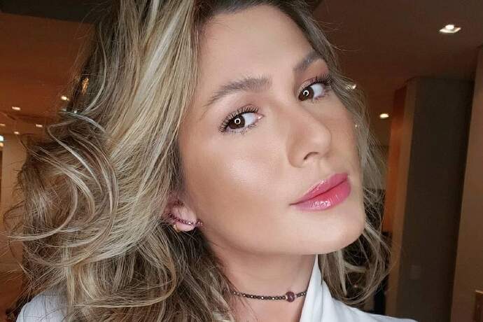 Lívia Andrade renova o visual e deixa seguidores apaixonados com sequência de fotos - Metropolitana FM