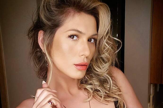 Lívia Andrade esbanja boa forma ao publicar clique poético: “Travou na beleza” - Metropolitana FM