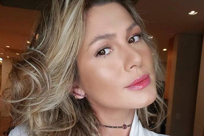 Lívia Andrade surge em momento relaxante e esbanja beleza natural - Metropolitana FM