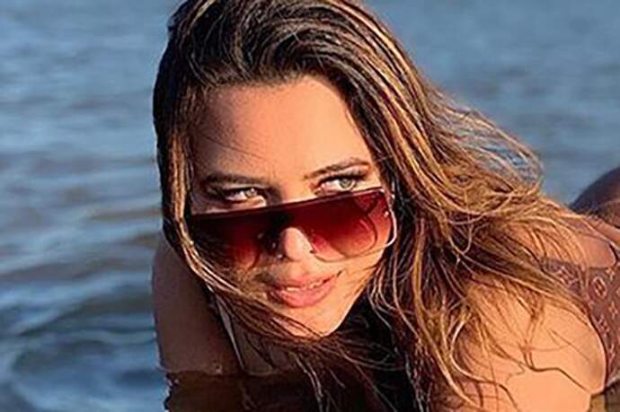 Geisy Arruda surge na água e fã fica impressionado com detalhe: “Gigante” - Metropolitana FM
