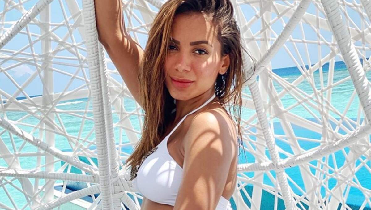 Anitta exibe boa forma na piscina e web vai à loucura: “Ousada demais!” - Metropolitana FM