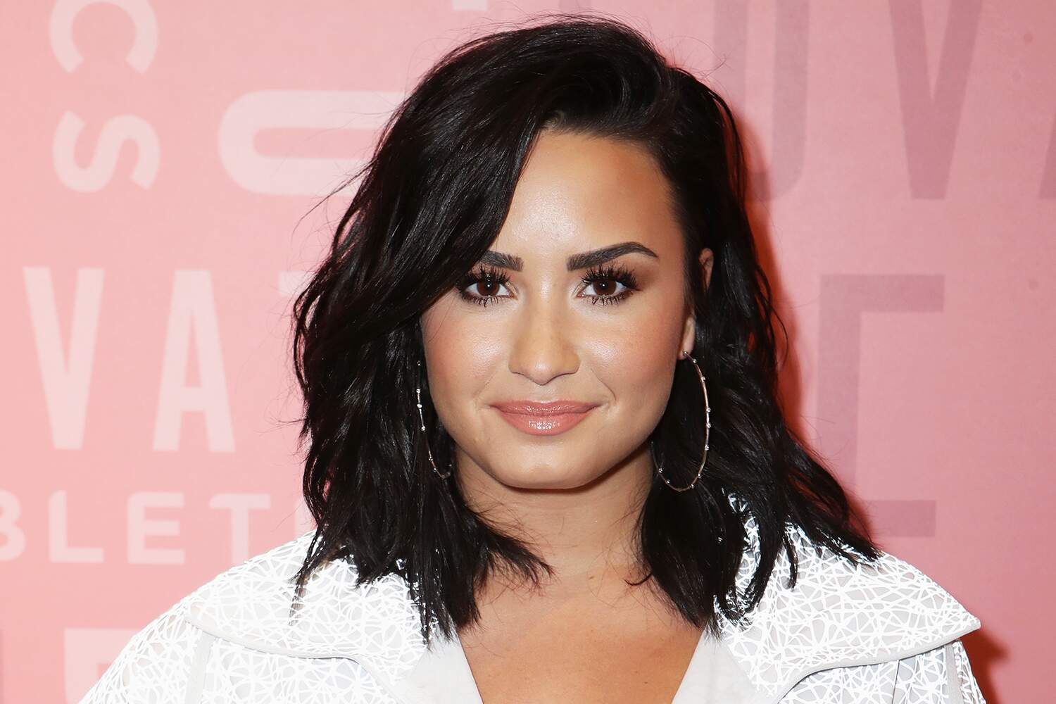 Em entrevista, Demi Lovato desabafa sobre vício em drogas no passado: ”Não sabia mais o que fazer”