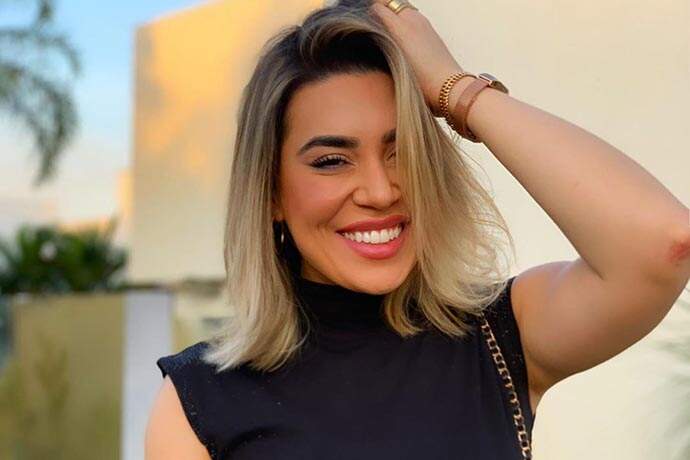 Naiara Azevedo aproveita piscina e Marília Mendonça brinca: “Corpaço hein” - Metropolitana FM