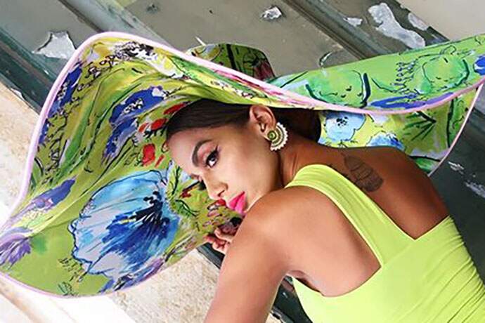 Sem edição, Anitta posa na praia e deixa seguidores apaixonados: “Queria estar assim” - Metropolitana FM