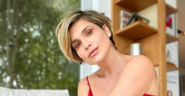 Flávia Alessandra ostenta corpão ao subir em árvore: “Que saúde!” - Metropolitana FM