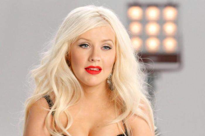 Christina Aguilera desabafa sobre relação que tem com seu corpo: “Não vou fazer dieta” - Metropolitana FM