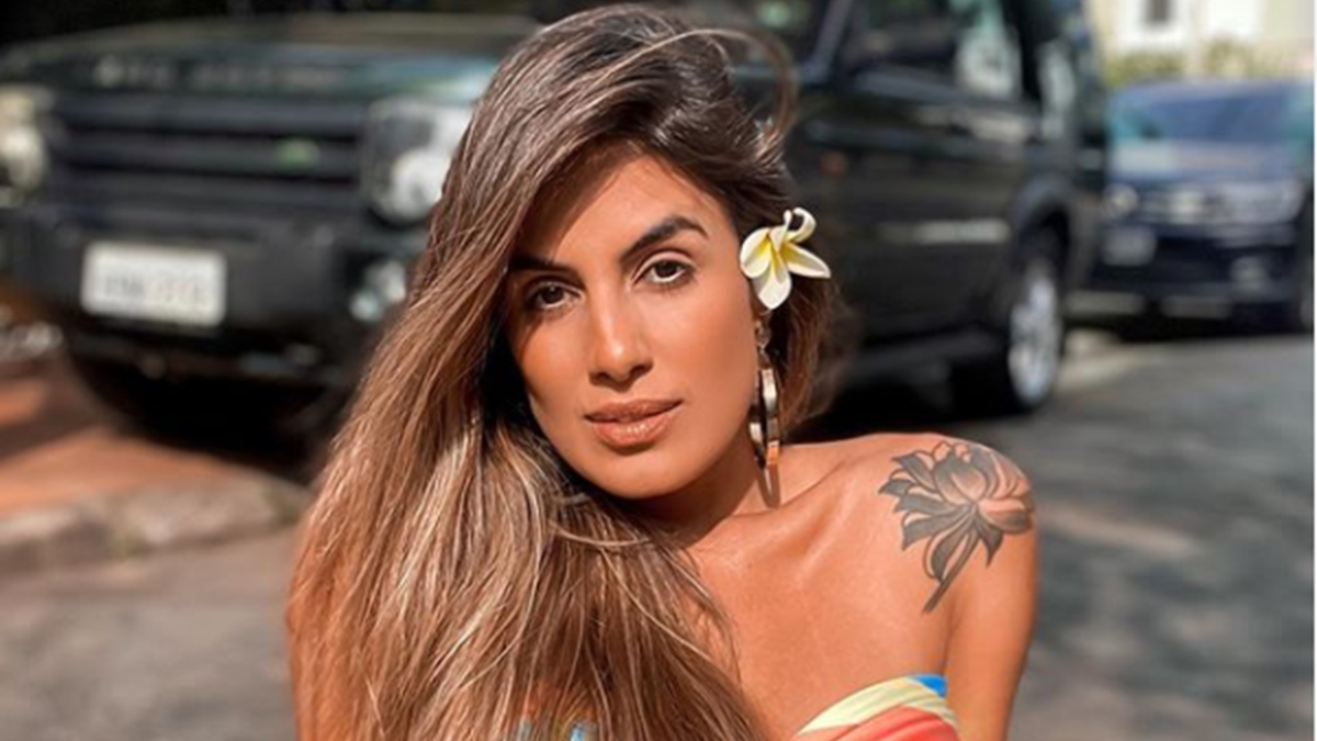 Ex-BBB Carol Peixinho exibe coleção de look fitness e fãs enlouquecem - Metropolitana FM