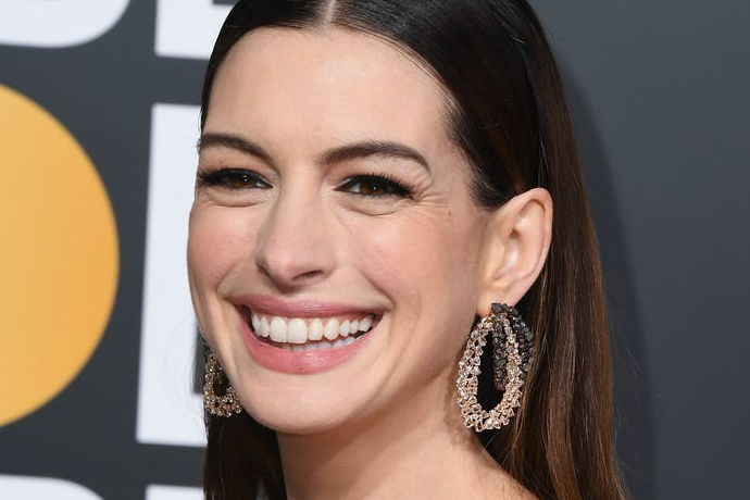 Anne Hathaway exibe remake do filme ‘Convenção das Bruxas’ e aparece assustadora