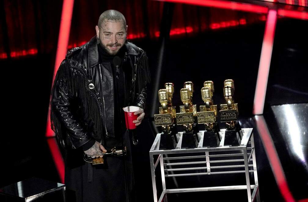 Post Malone é o grande vencedor do Billboard Music Awards 2020; confira os destaques da premiação - Metropolitana FM
