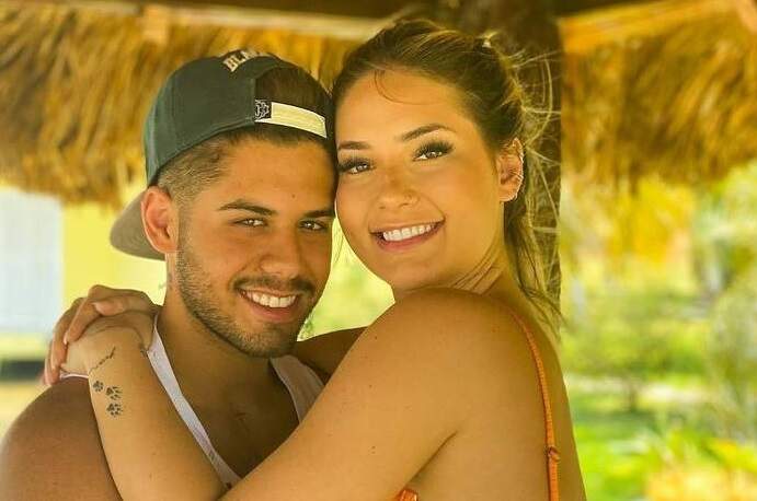 Após anúncio de gravidez, Zé Felipe beija barriga de Virgínia Fonseca: “Agora somos 3”