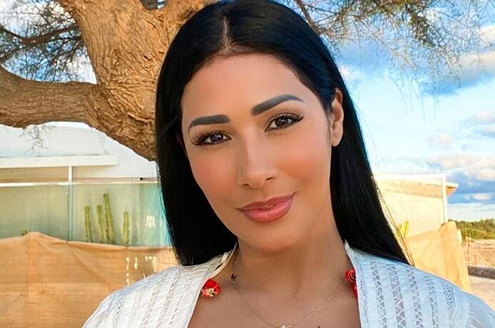 Simaria posa com look branco revelador e fã elogia: “A própria Kim Kardashian” - Metropolitana FM