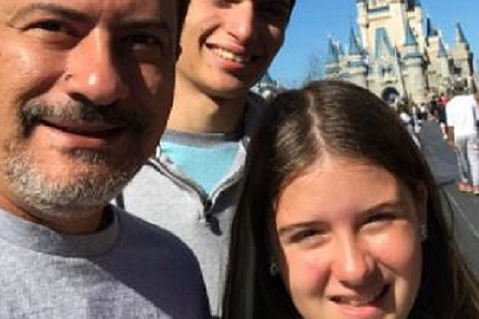 Filha de Tom Veiga, o ‘Louro José’, comenta perda do pai: “Dor inexplicável” - Metropolitana FM