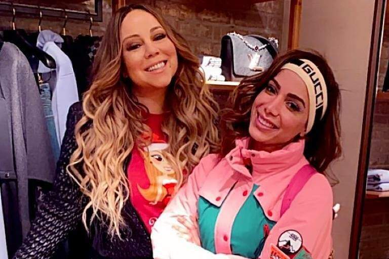 Anitta enfeita árvore de Natal ao som de Mariah Carey e diva americana reposta vídeo - Metropolitana FM