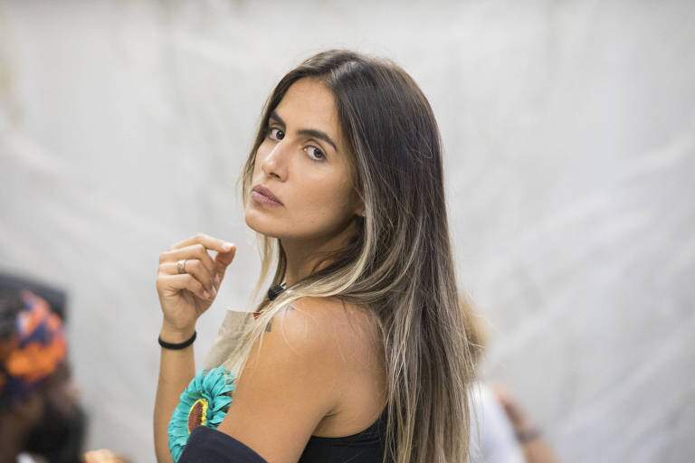Ex-BBB Carol Peixinho posta vídeo lutando e fã dispara: “Gosto de apanhar de mulher bonita”