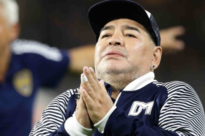Famosos lamentam morte de Diego Maradona e Argentina declara luto oficial de 3 dias - Metropolitana FM