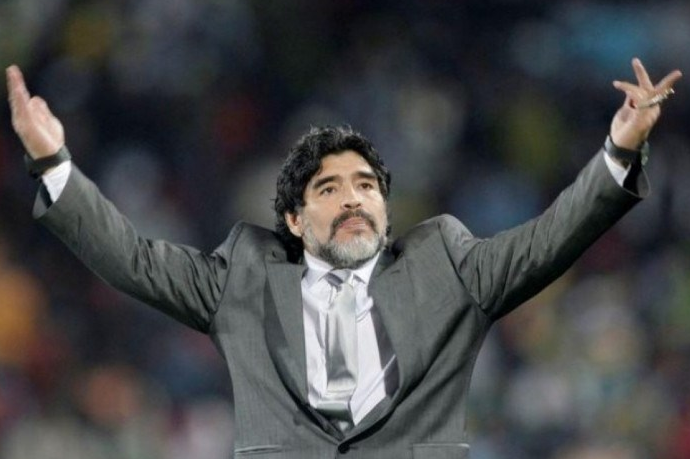 Corpo de Diego Maradona é enterrado no mesmo cemitério dos pais, em Buenos Aires - Metropolitana FM