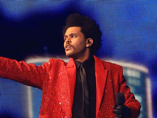 Cantando seus grandes sucessos, The Weeknd arrasa no show do intervalo do Super Bowl LV e agita web
