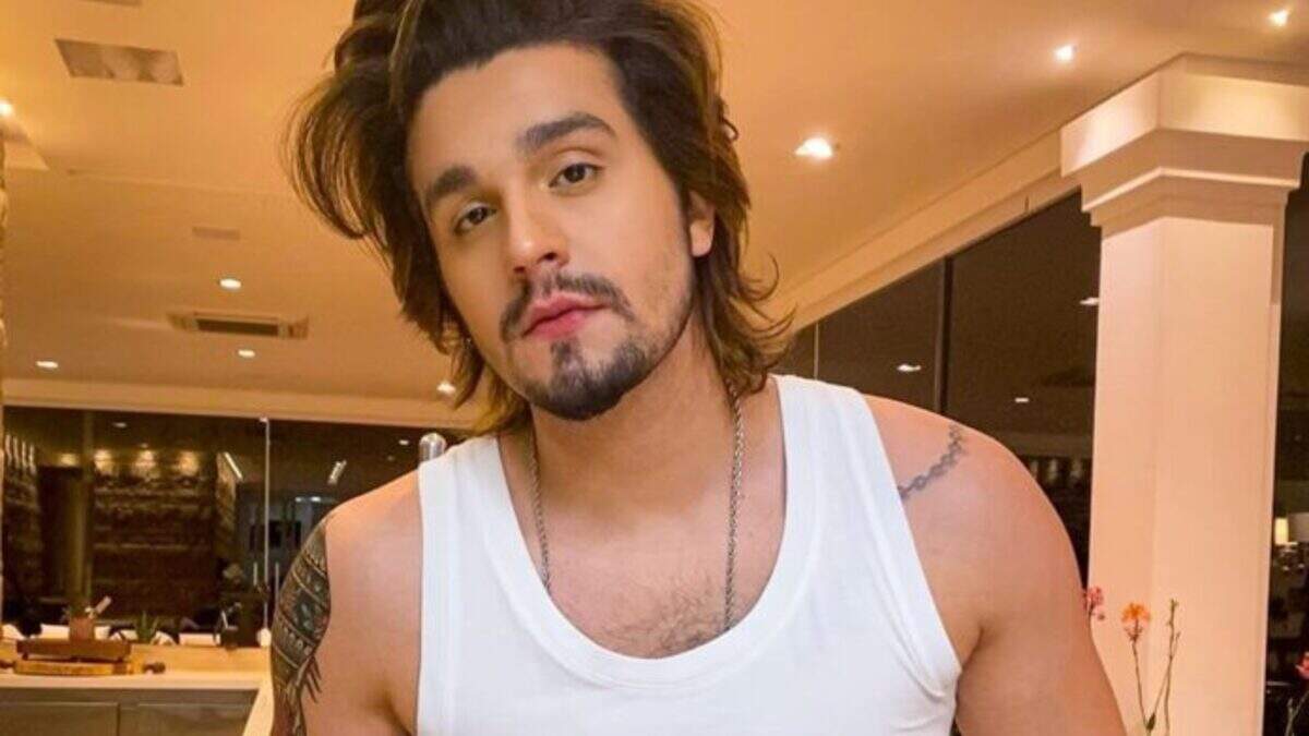 Luan Santana posa sem camisa e impressiona com corpo sarado: “Deus grego” - Metropolitana FM