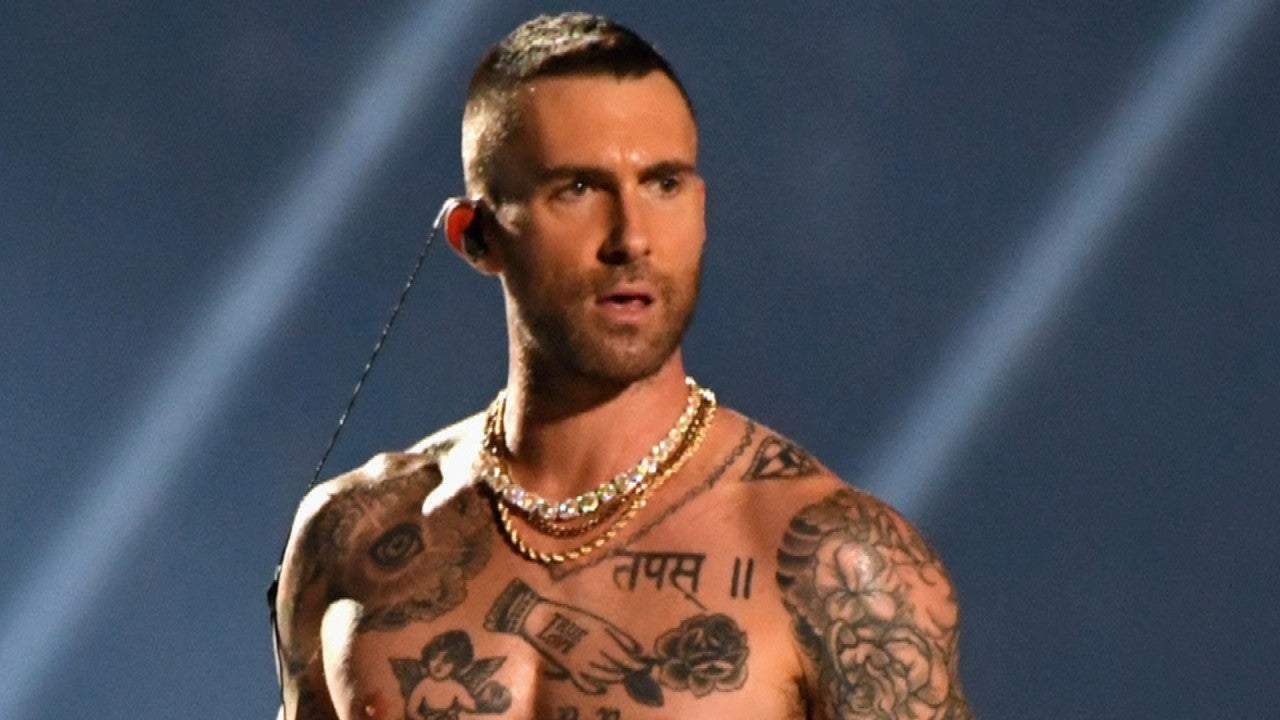 Adam Levine exibe tatuagem imensa que levou três dias para ser concluída e choca web - Metropolitana FM